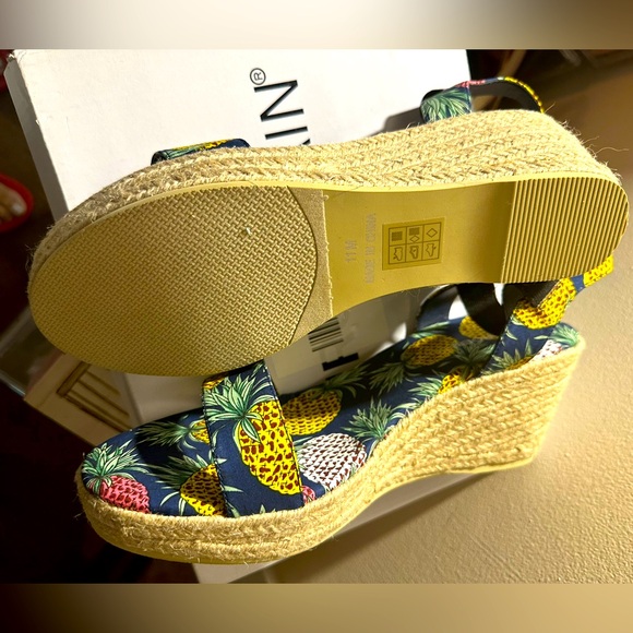 🔥 DEAL Alert - 10/21 Thru 10/25 ONLY -NIB M&M Print Espadrille Sandals - Picture 6 of 8